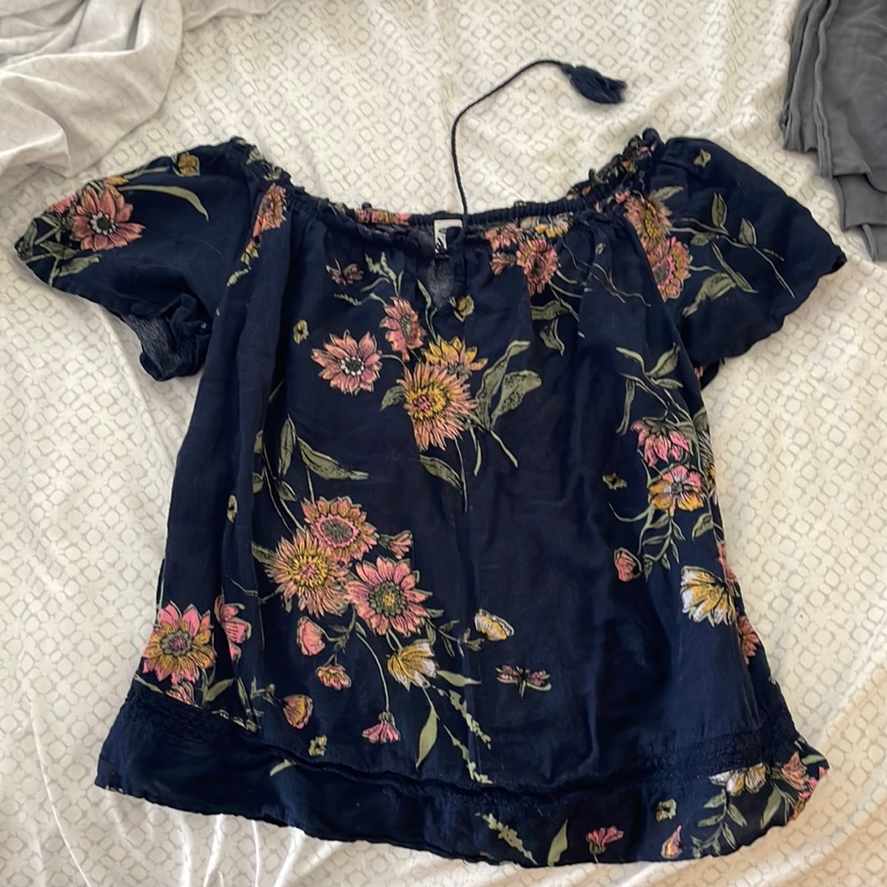 Floral short sleeve top